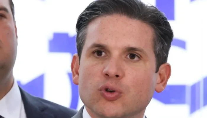 A outra proposta apensada (PEC 8/25), da deputada Erika Hilton (PSOL-SP), prevÃª uma escala de ...