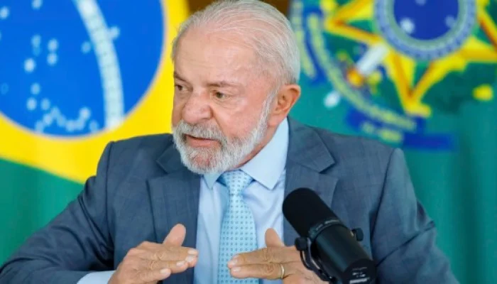 Lula critica Flávio Bolsonaro por pedido de adiamento de tarifas dos EUA