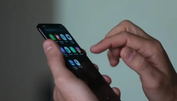 A coleta de dados foi feita por telefone em escolas públicas e particulares, de Ã¡reas urbanas...