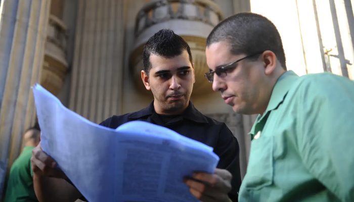 © 2.2 W